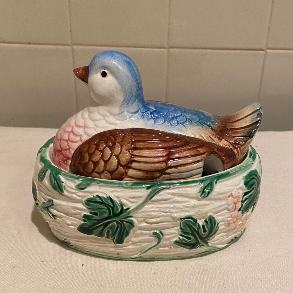 🩷The Haldon Group Ribbon And Bow Figural Bird Sitting On Nest Sauce Boat
